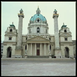Karlskirche, construite 1714-37